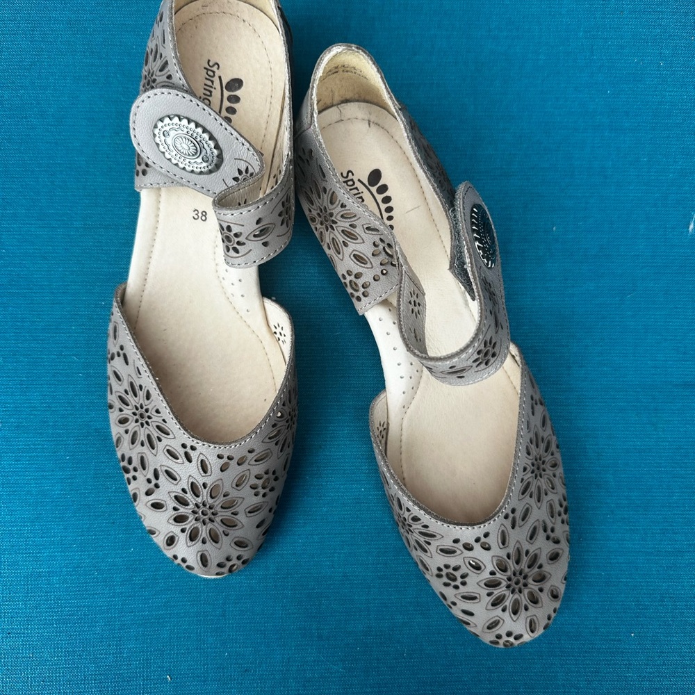 Spring Step Mary Jane’s in Taupe